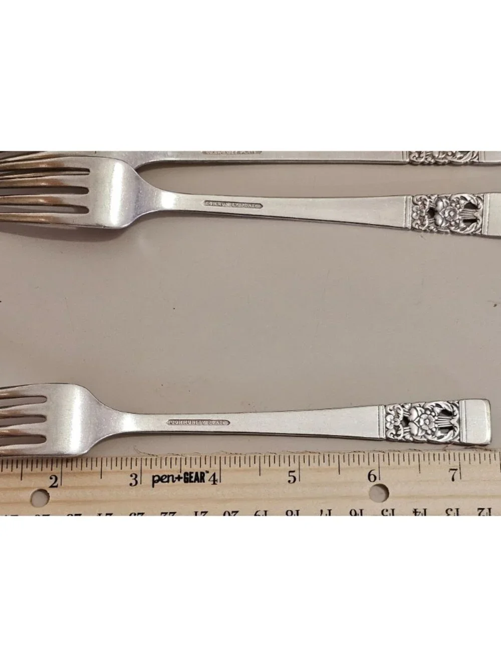 4 Oneida Coronation Forks Silverplate 7.5